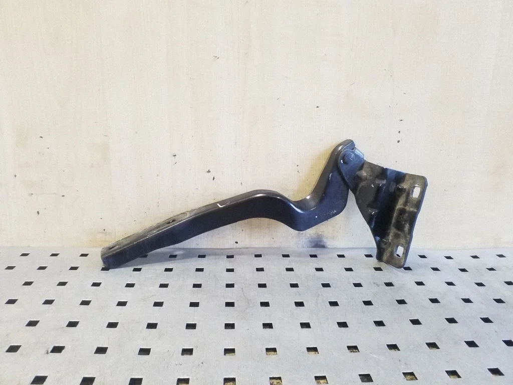 Engine bonnet/hood hinges – Nissan Qashqai (2010-2014)