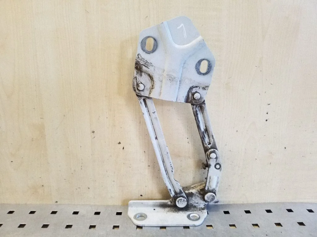 Mootorikapoti hinged 1T0823301F