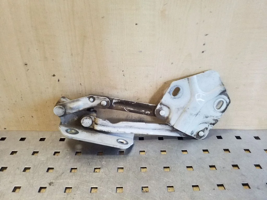 Mootorikapoti hinged 1T0823302F