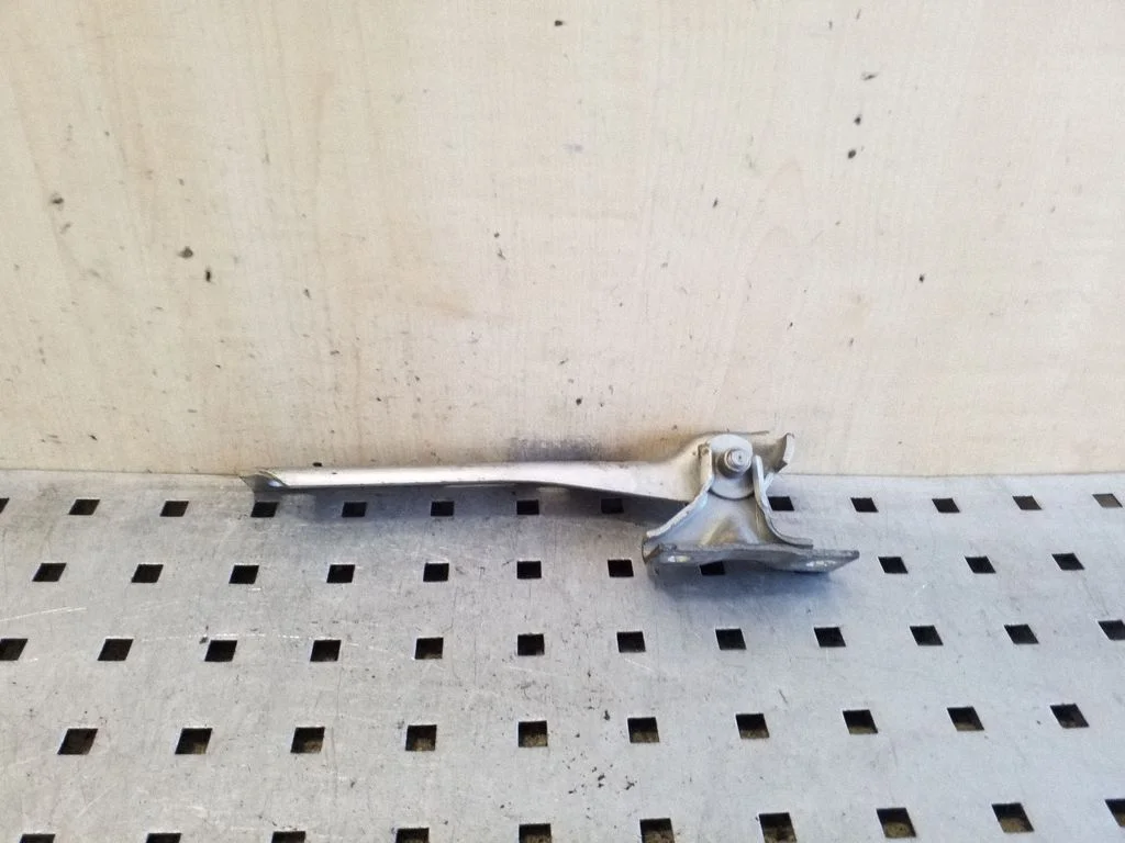 Engine bonnet/hood hinges – left