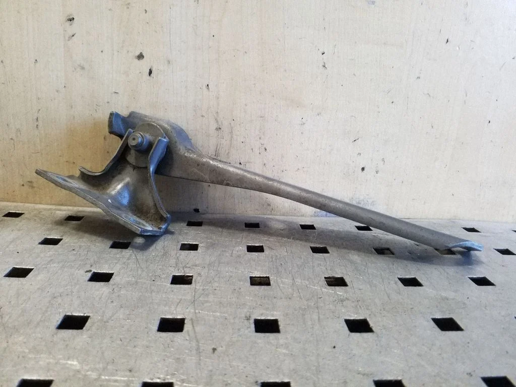 Engine bonnet/hood hinges – right