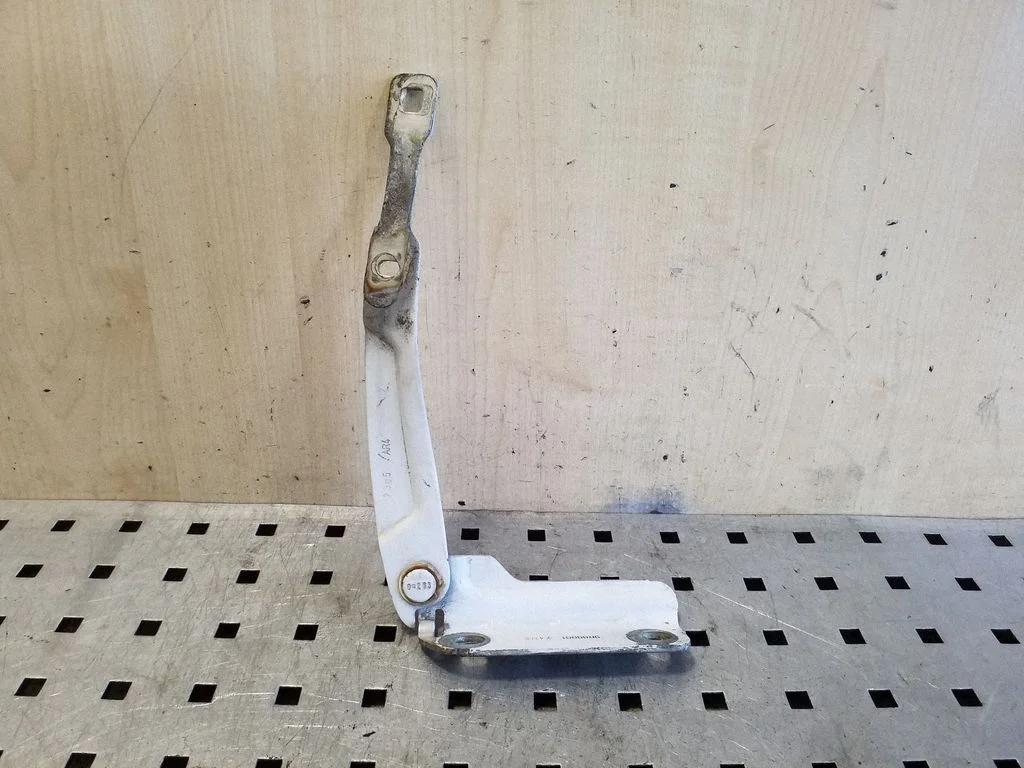 Engine bonnet/hood hinges 9R00001