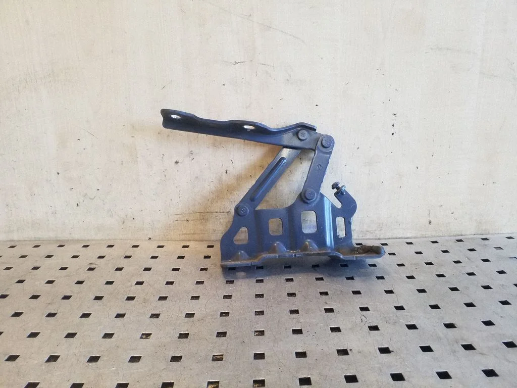 Mootorikapoti hinged – parem