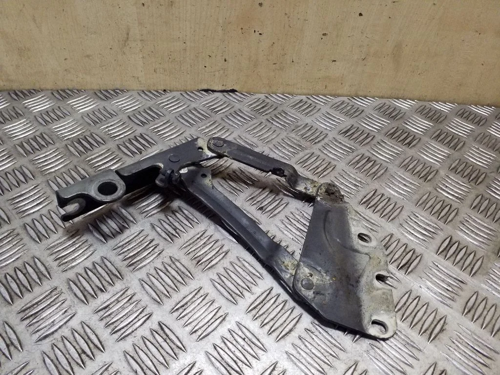 Engine bonnet/hood hinges – Volkswagen Golf Plus (2005-2013)