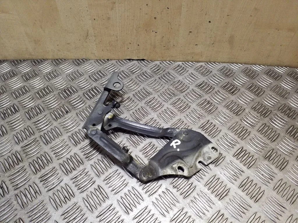 Engine bonnet/hood hinges – Volkswagen Golf Plus (2005-2013)