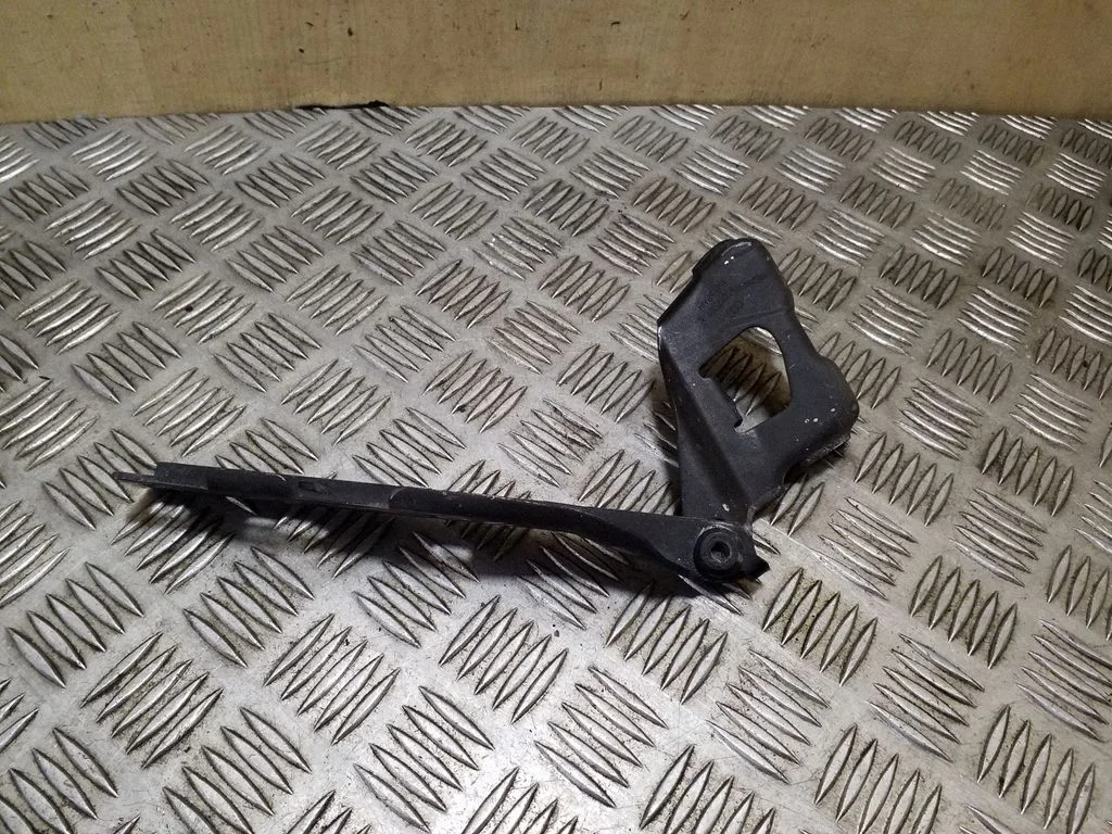 Engine bonnet/hood hinges 8T0823301E