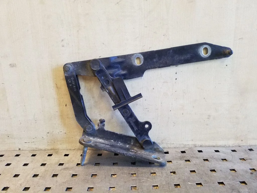 Engine bonnet/hood hinges BKB780031