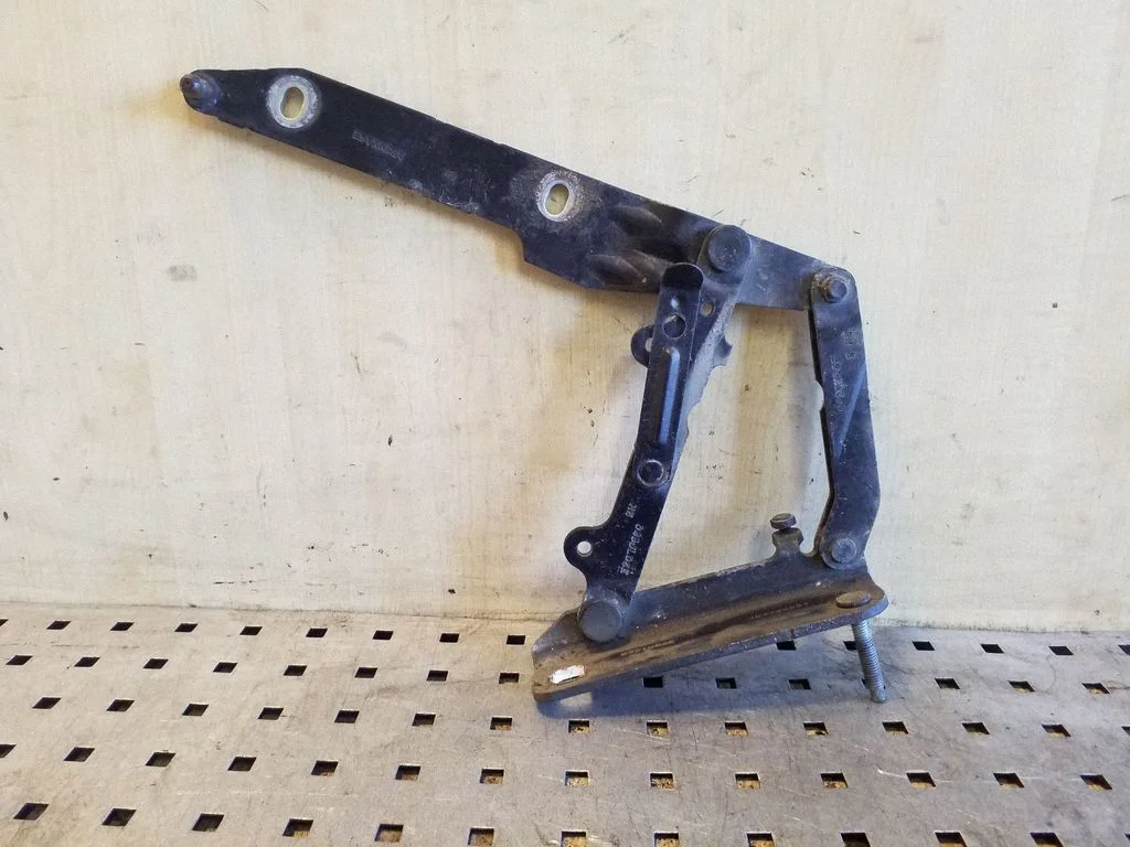 Engine bonnet/hood hinges 3K3780021