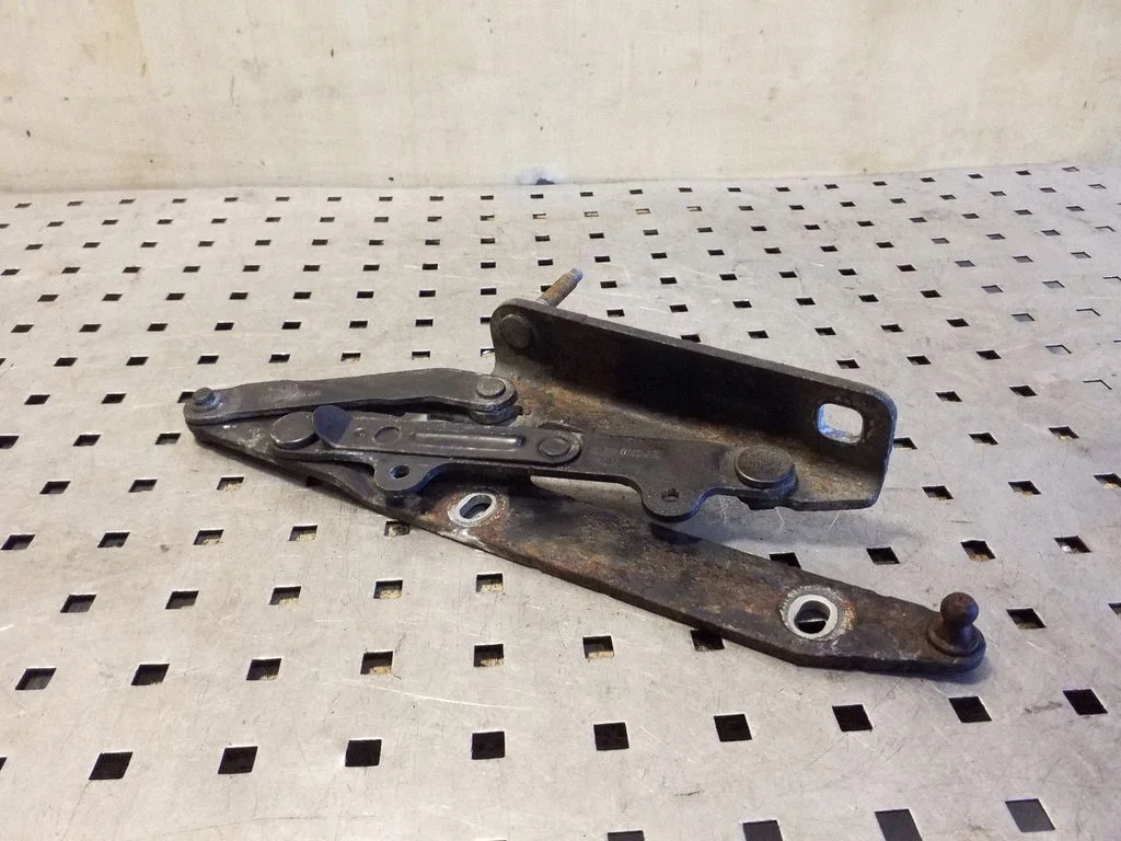 Engine bonnet/hood hinges – right