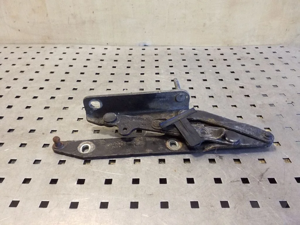Engine bonnet/hood hinges – left