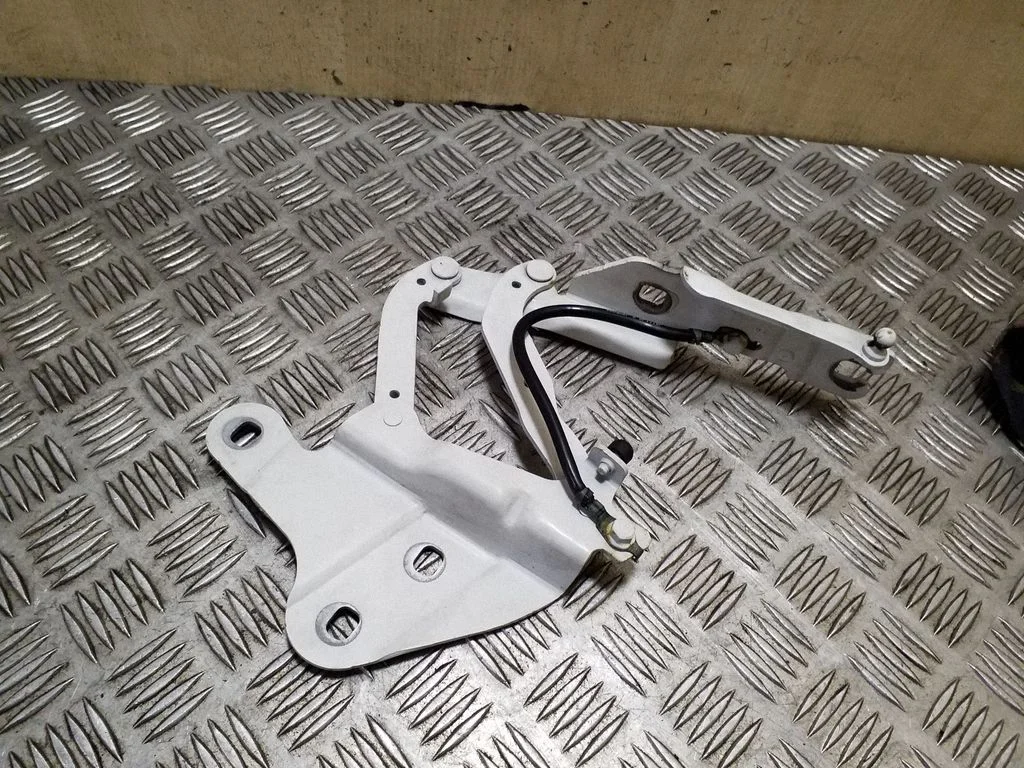 Mootorikapoti hinged 2990359