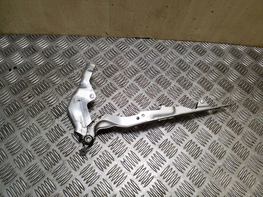Engine bonnet/hood hinges – Volvo XC70 (2008-2013)