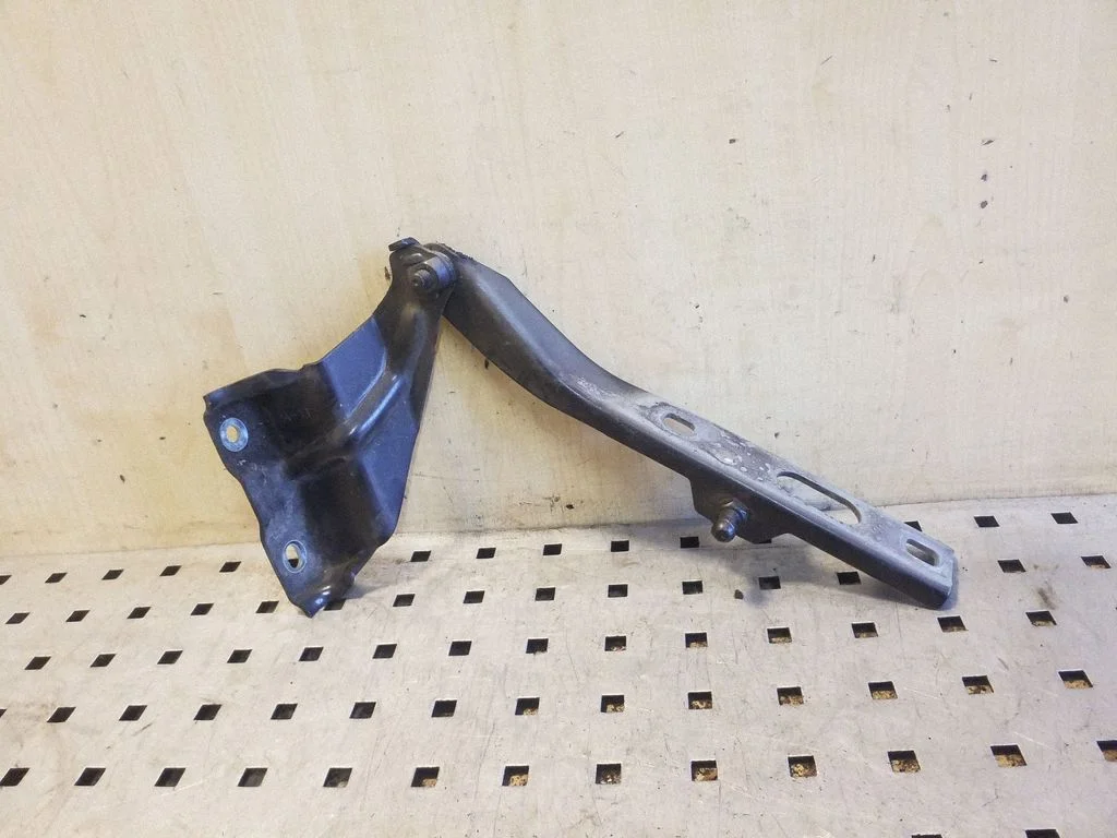 Engine bonnet/hood hinges 8R0823302