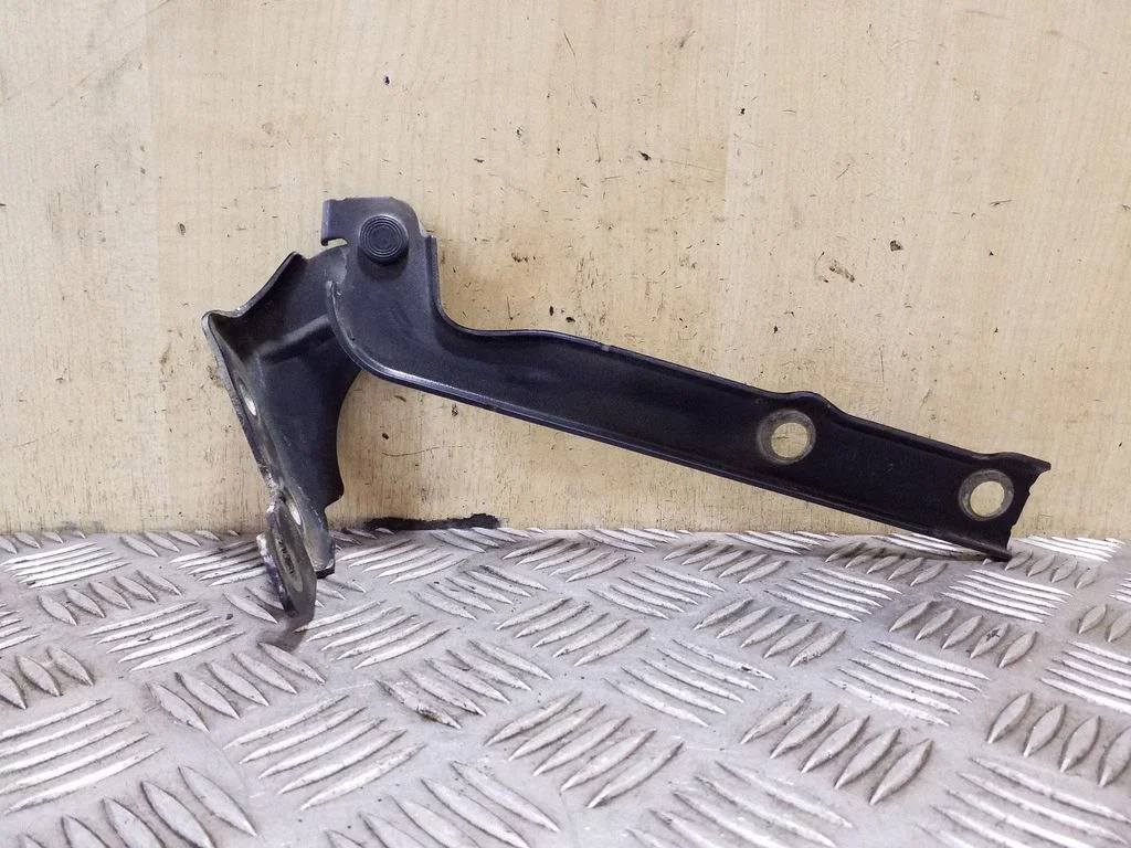 Engine bonnet/hood hinges 5N0823301A