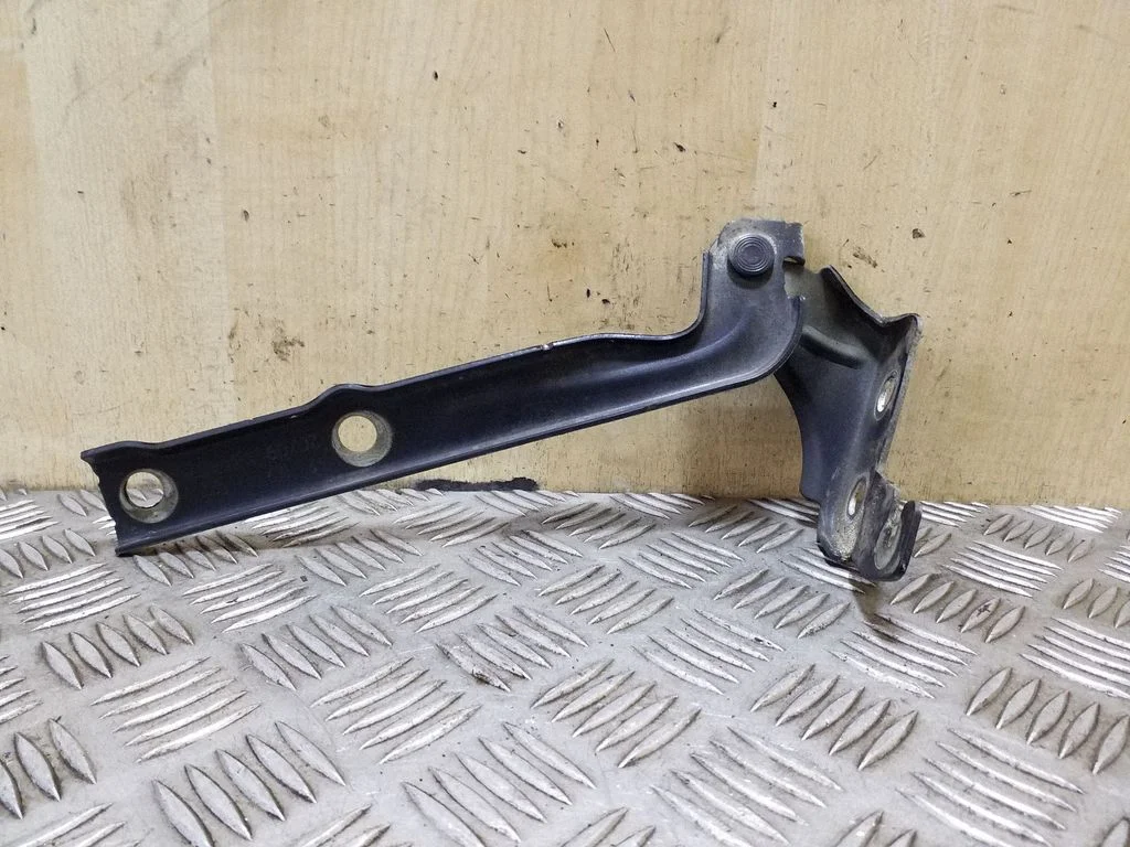 Engine bonnet/hood hinges 5N0823302A