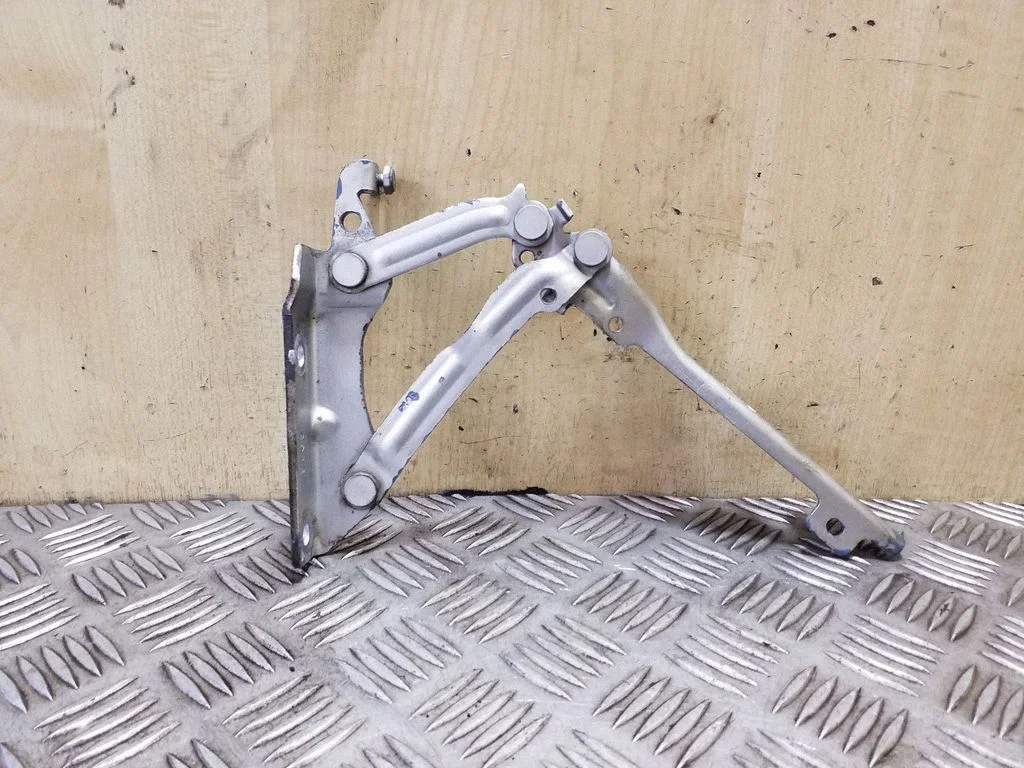 Engine bonnet/hood hinges 1KM823302