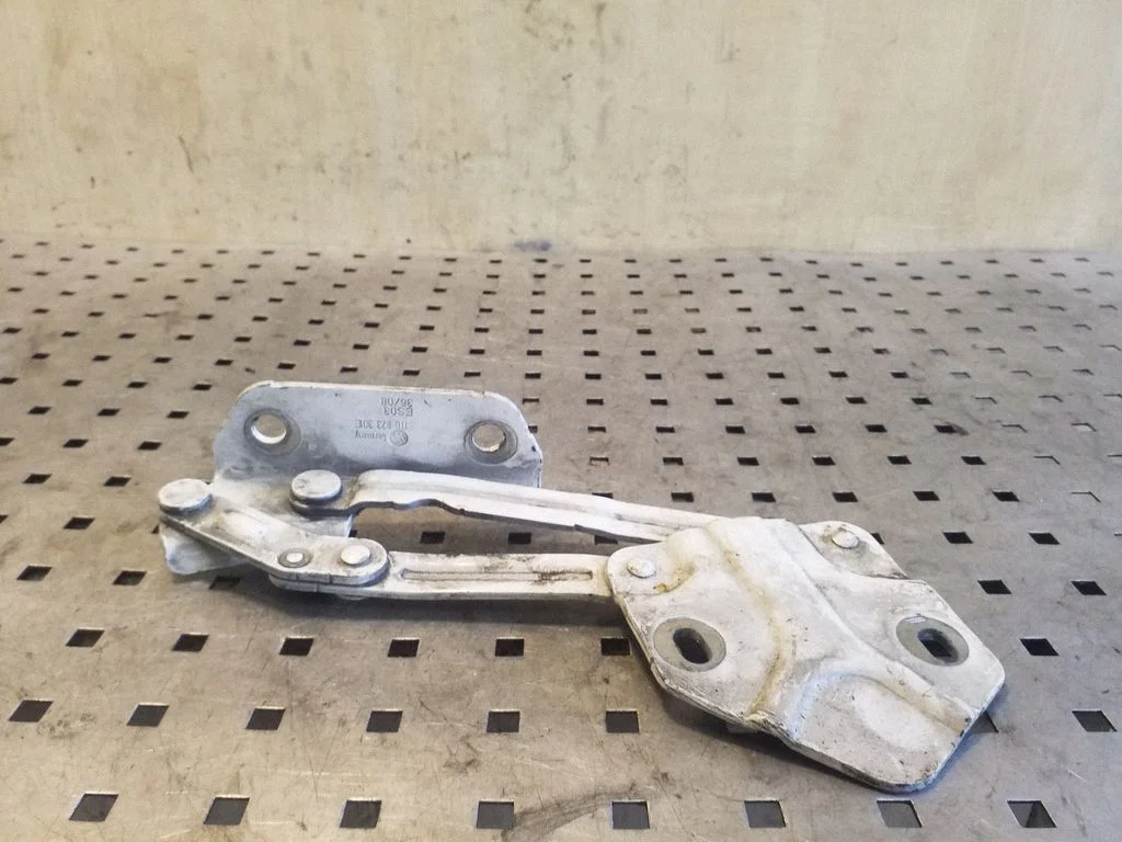 Engine bonnet/hood hinges 1T0823301E