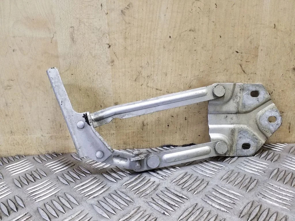 Engine bonnet/hood hinges 1T0823302