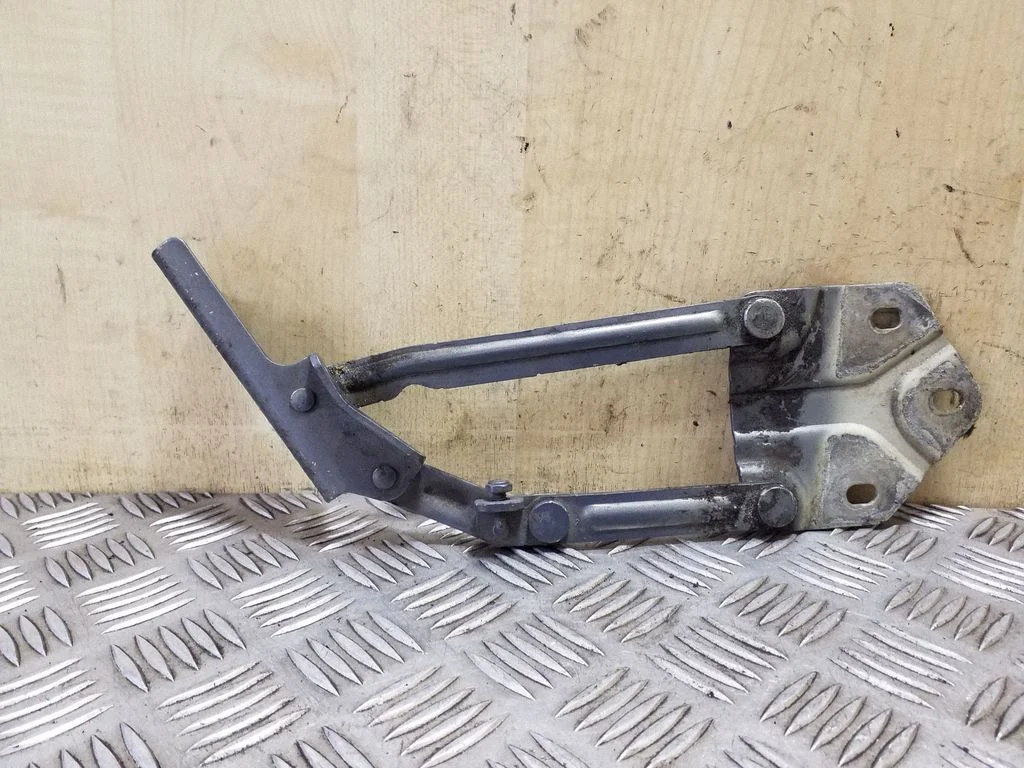 Engine bonnet/hood hinges 1T0823302