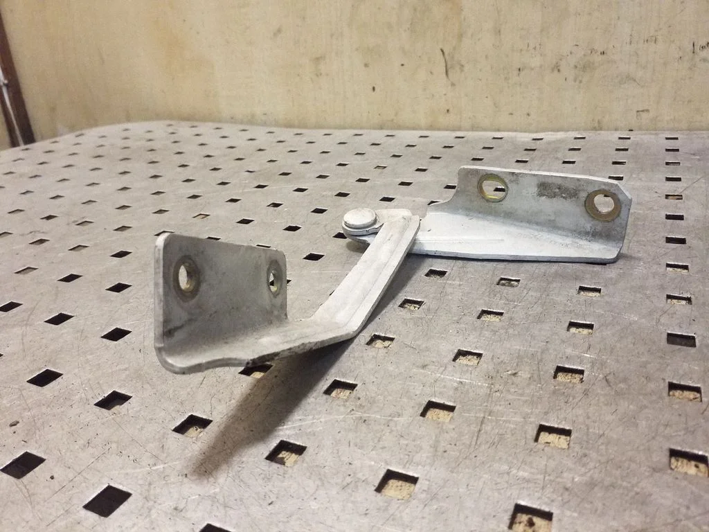 Mootorikapoti hinged XS4116800AE – Ford Focus (1998-2004)