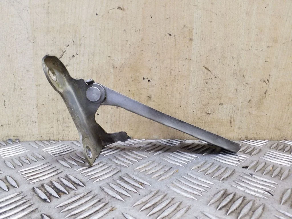 Engine bonnet/hood hinges – right