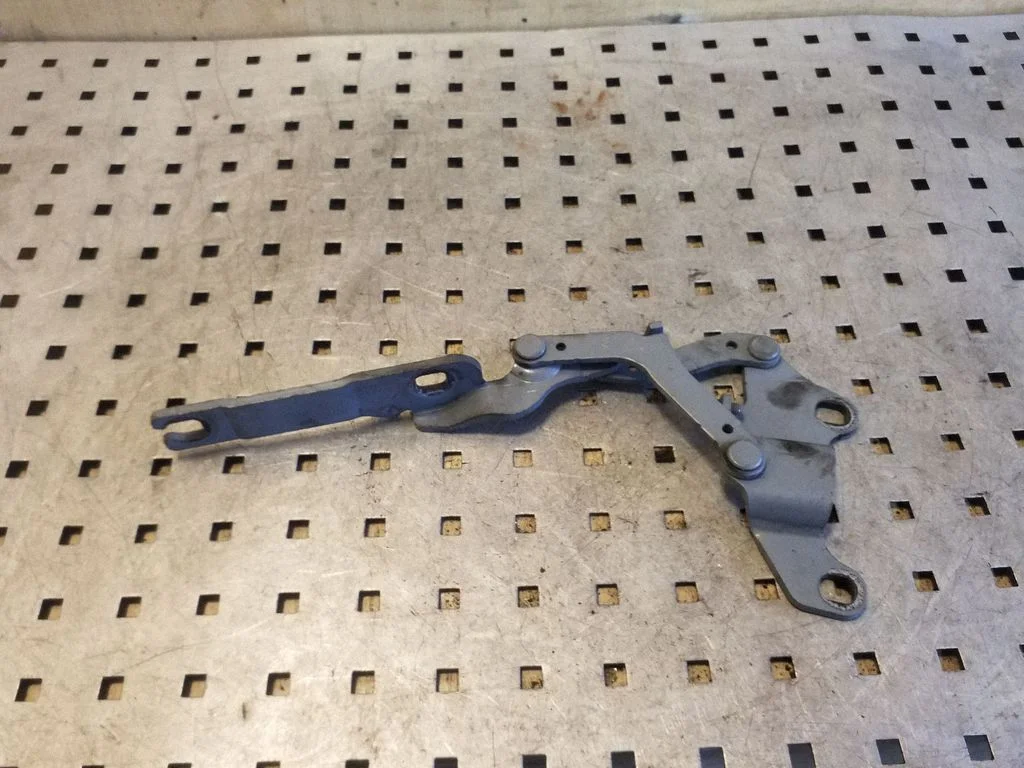 Mootorikapoti hinged 7115264