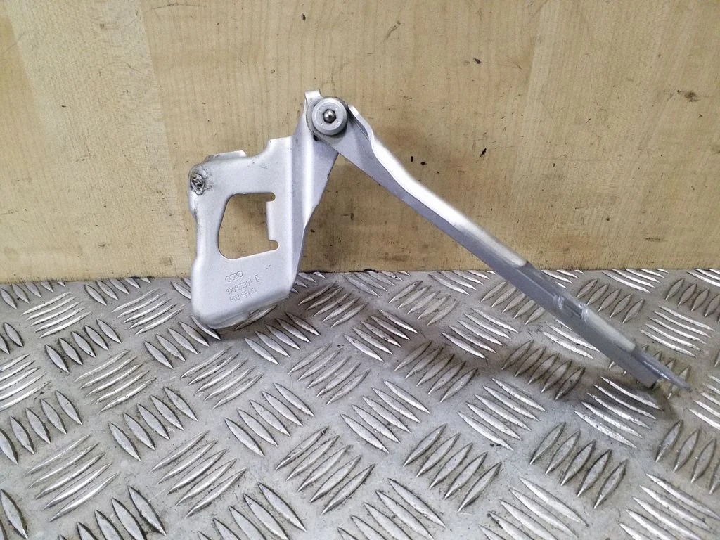 Mootorikapoti hinged 8T0823301E