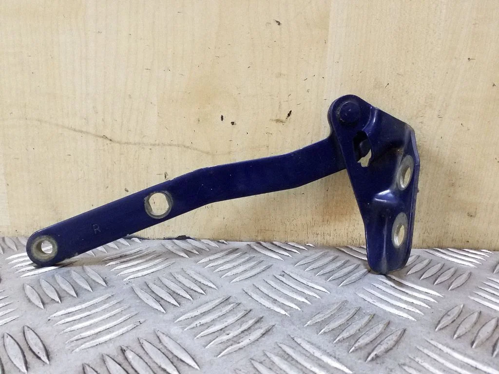 Mootorikapoti hinged – parem