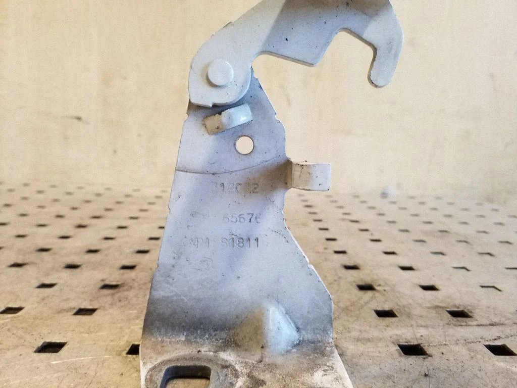 Engine bonnet/hood hinges 312082