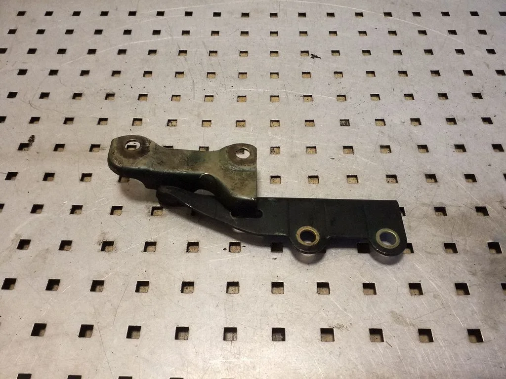 Mootorikapoti hinged – parem