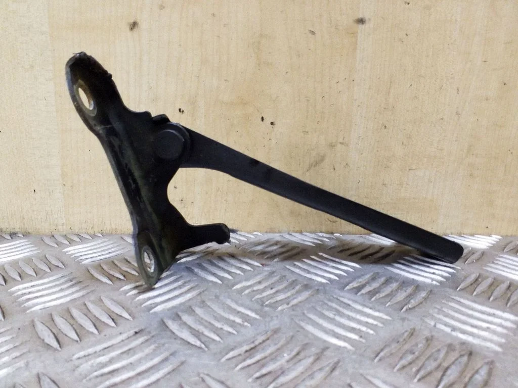 Mootorikapoti hinged – parem