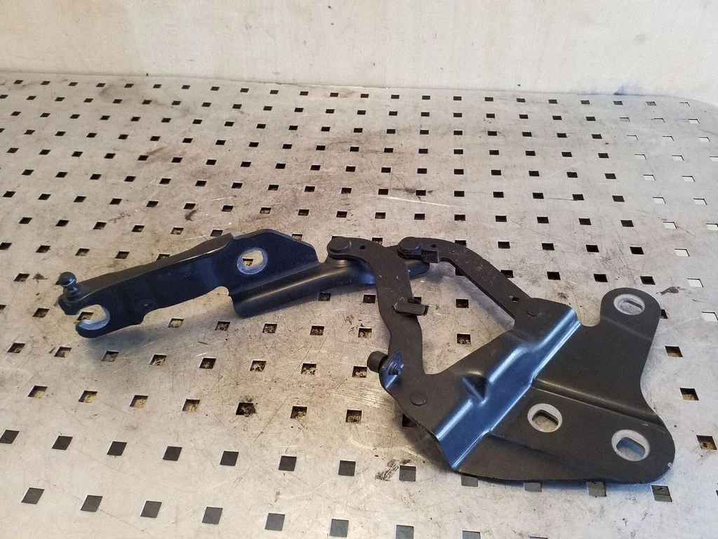Engine bonnet/hood hinges – BMW X1 E84 (2009-2015)