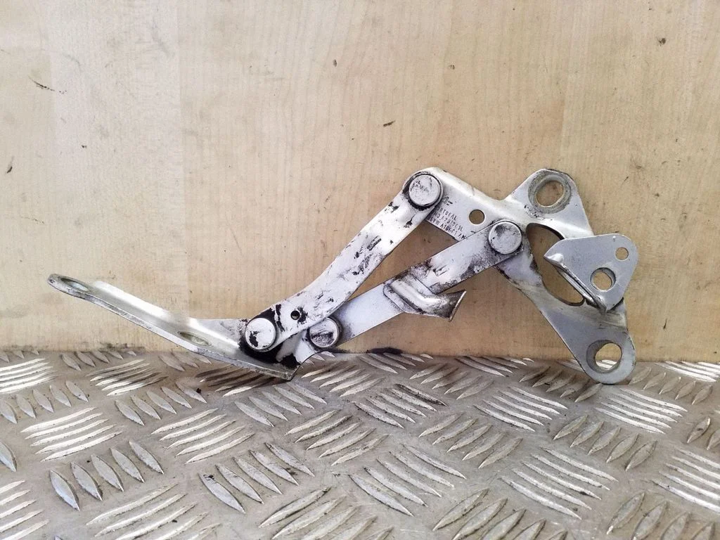 Mootorikapoti hinged 7M0823301L