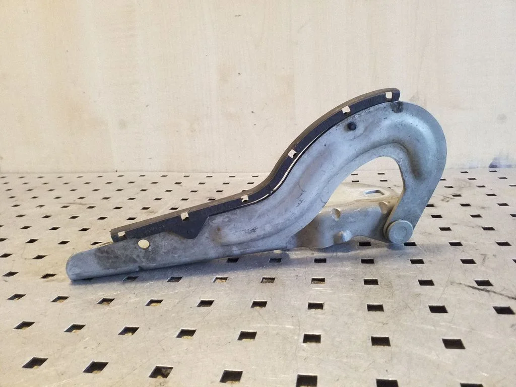 Engine bonnet/hood hinges 843530K