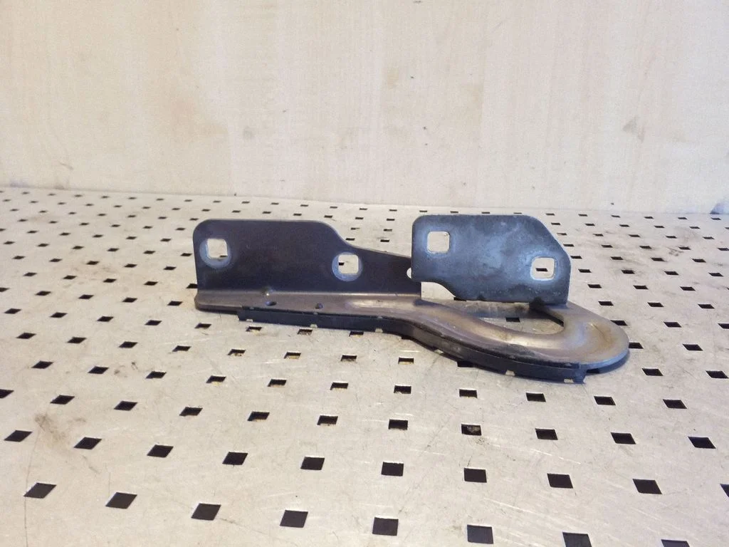 Engine bonnet/hood hinges 843530K