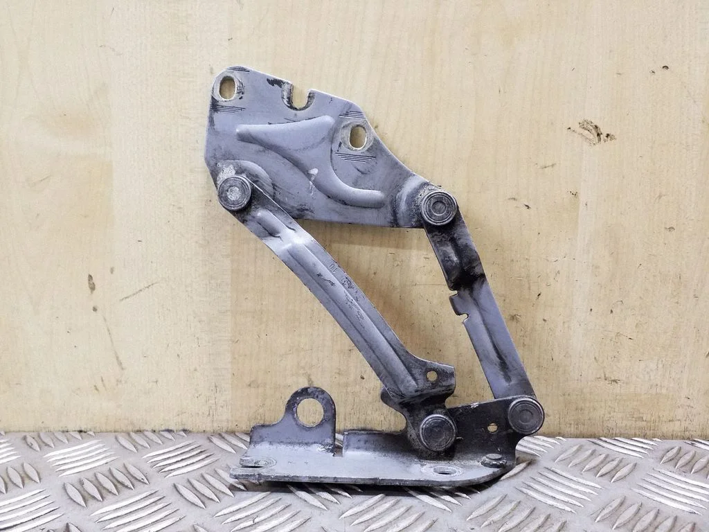 Mootorikapoti hinged 5M0823301