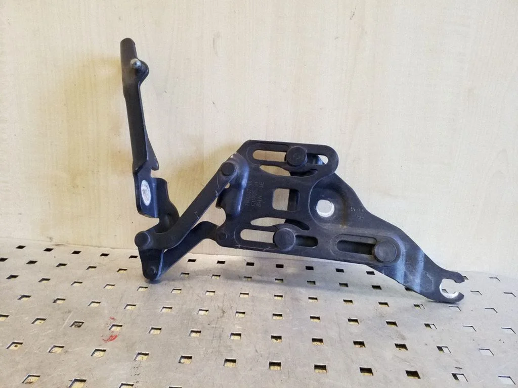 Engine bonnet/hood hinges 714834710