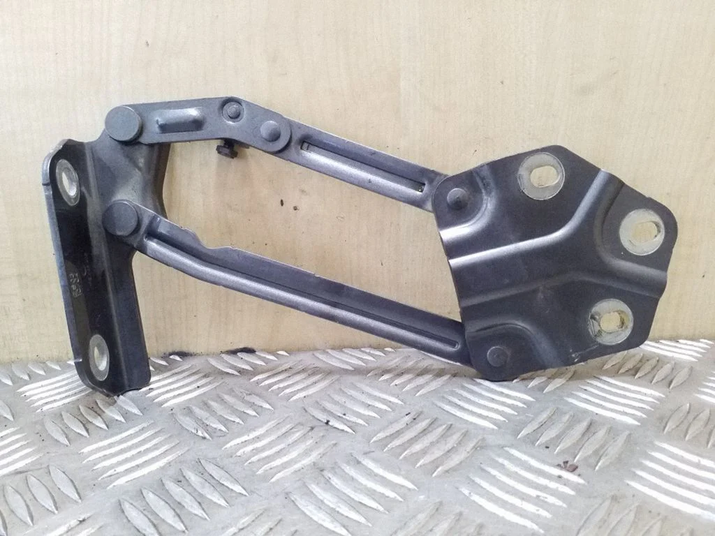 Engine bonnet/hood hinges 1T0823302