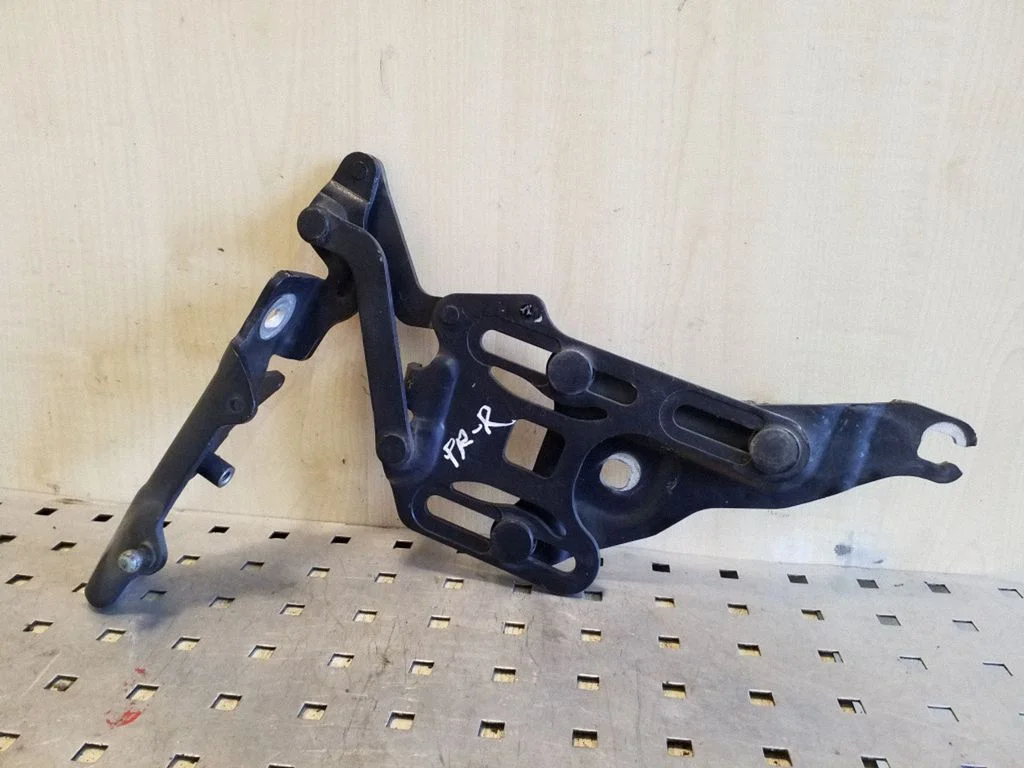 Engine bonnet/hood hinges 714834811