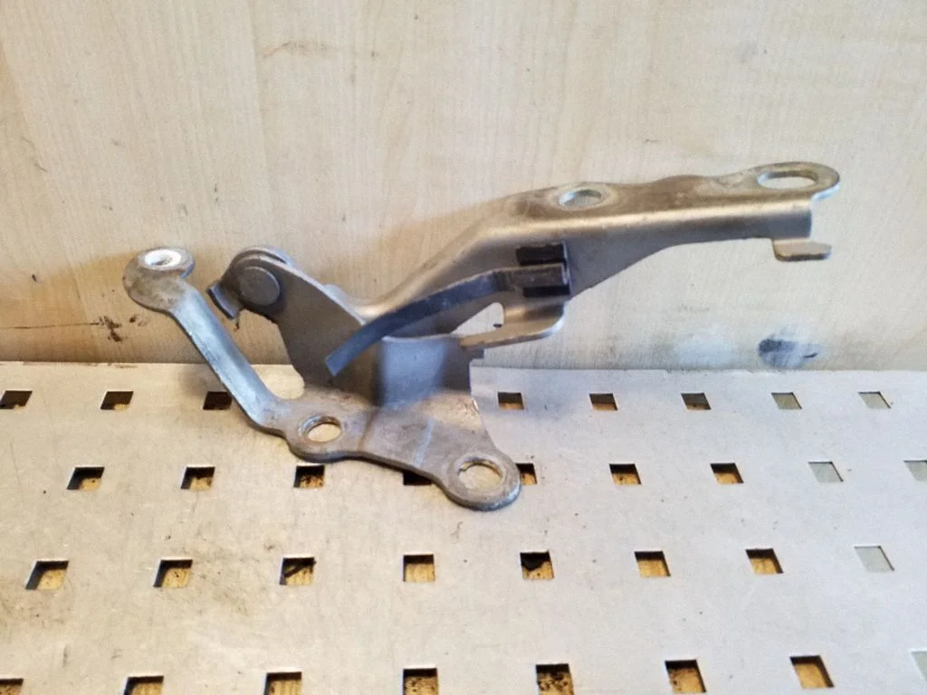 Engine bonnet/hood hinges – right