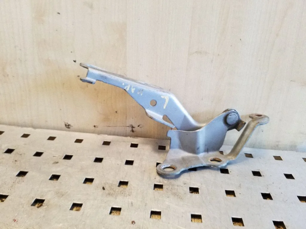 Engine bonnet/hood hinges – left