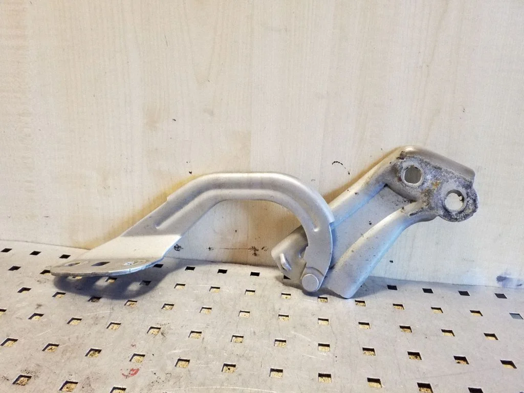 Mootorikapoti hinged BM51A16801AD – Ford Focus (2010-2017)