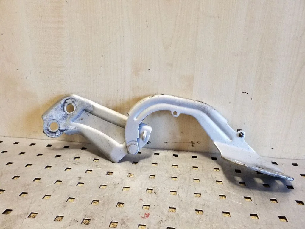 Mootorikapoti hinged BM51A16800AD – Ford Focus (2010-2017)
