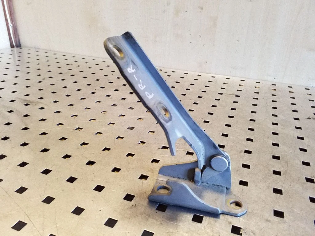 Engine bonnet/hood hinges – right