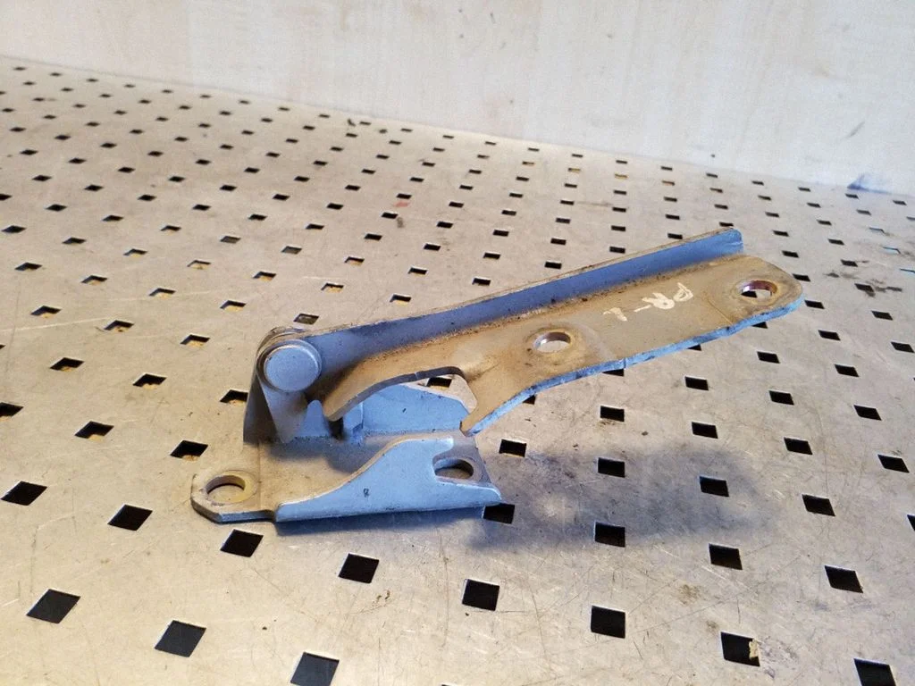 Engine bonnet/hood hinges – left