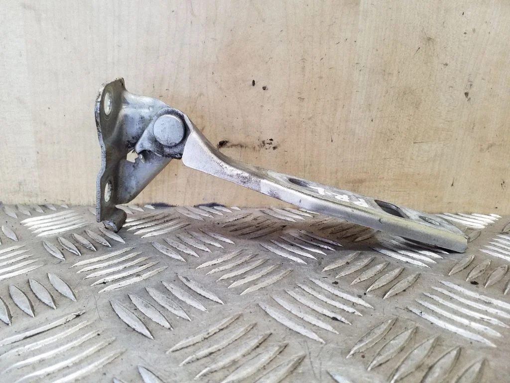 Engine bonnet/hood hinges 1J0823301