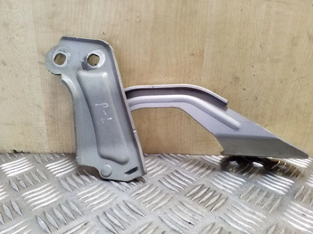 Engine bonnet/hood hinges BM51A16801AC
