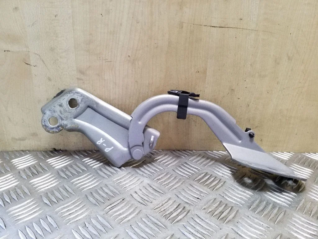 Engine bonnet/hood hinges BM51A16800AD