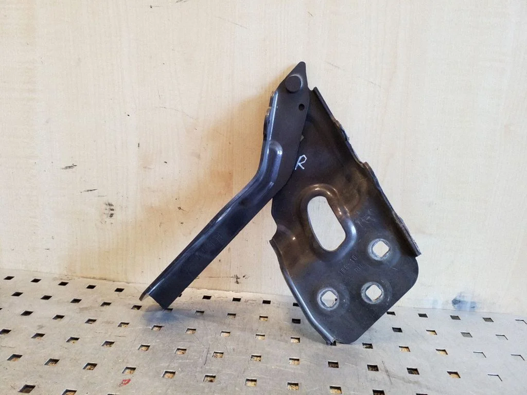 Engine bonnet/hood hinges 7P6823302