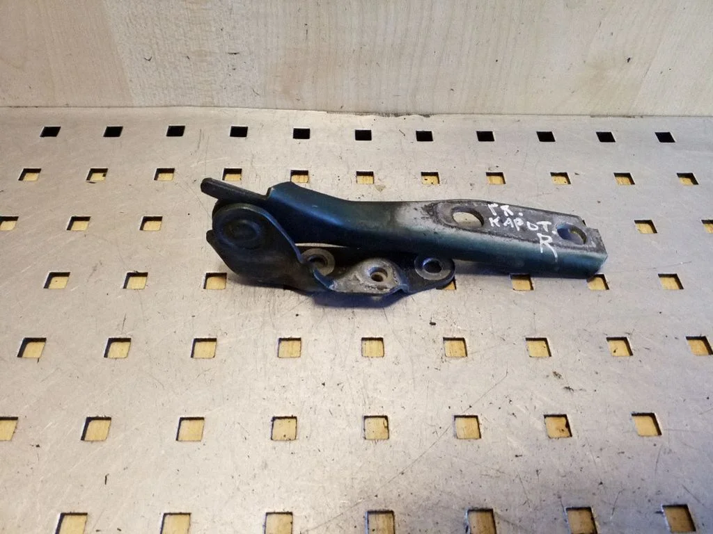 Engine bonnet/hood hinges 8L0823302B